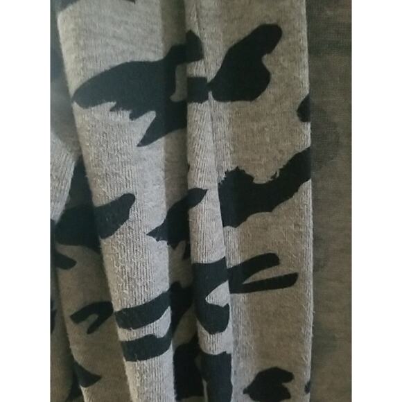 Vtg Say What? Women's 2x Open Acrylic Knit Grey And Black Cardigan - Picture 2 of 5